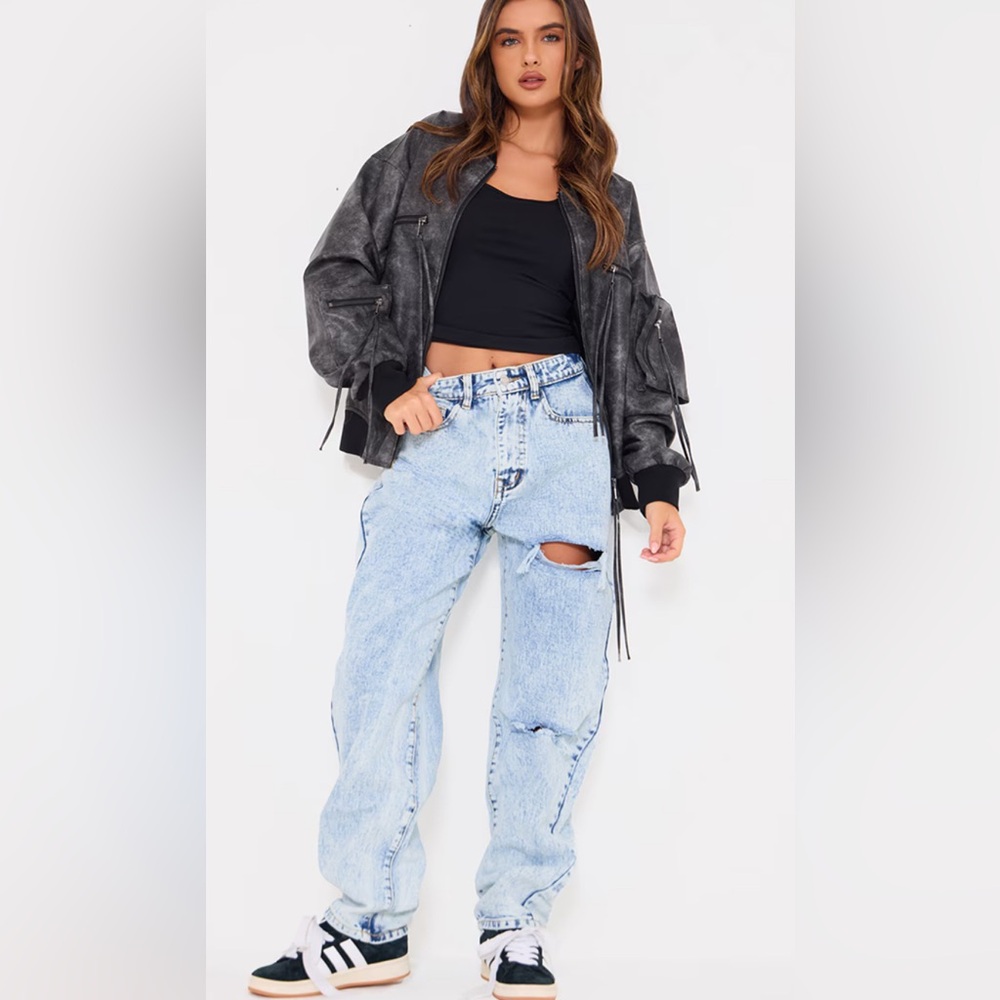 PrettyLittleThing Light Blue Distressed Boyfriend Jeans